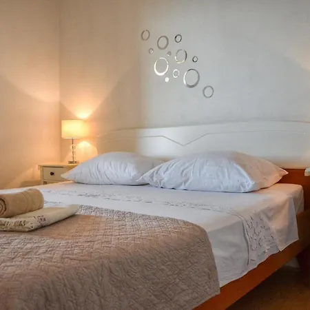 Sena Apartment *