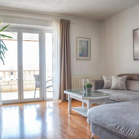 Apartment Sena Bol